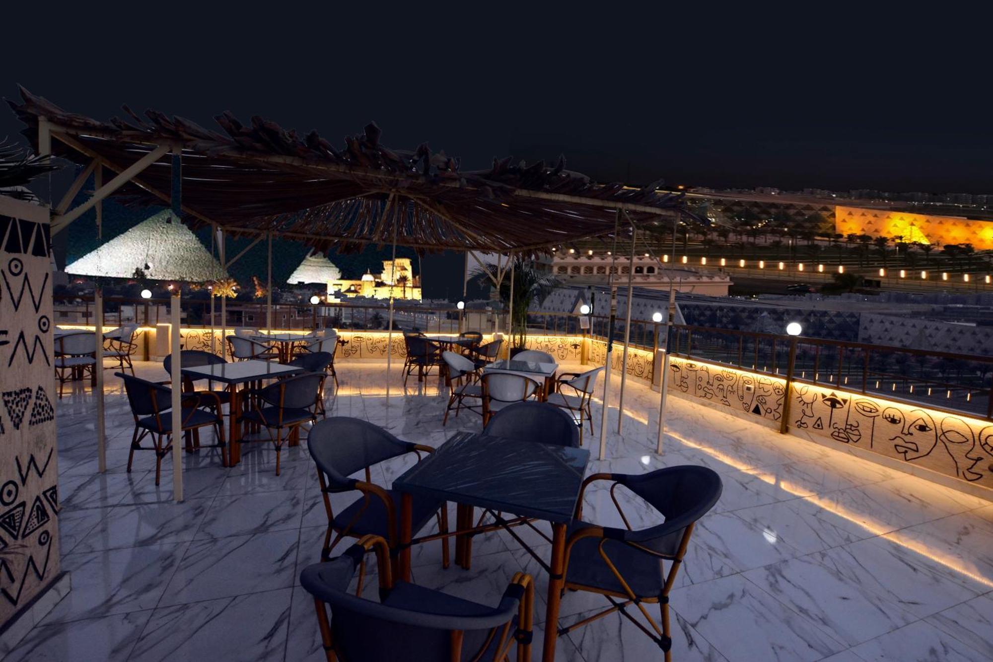 Topview Pyramids And Museum Nazlat as Sammān エクステリア 写真