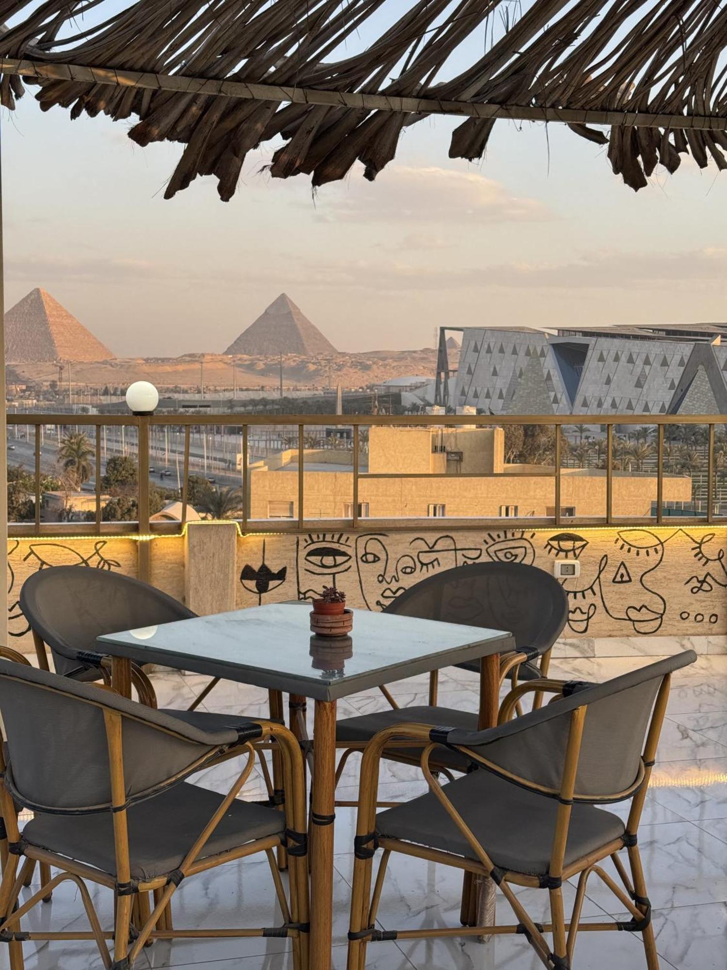 Topview Pyramids And Museum Nazlat as Sammān エクステリア 写真